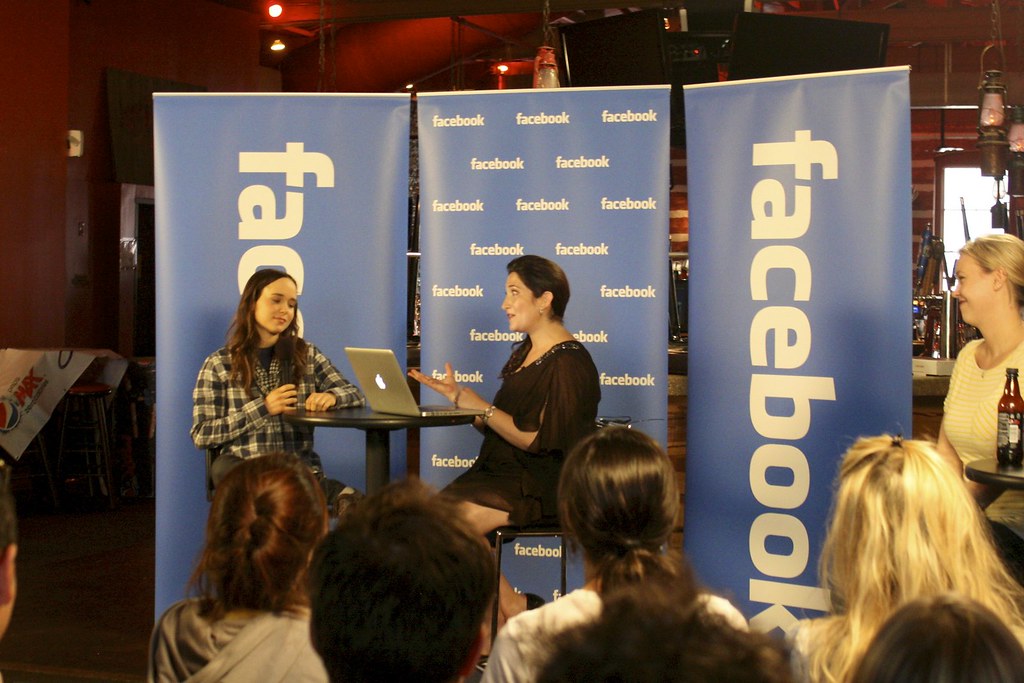 Menakar Keunikan: Memaksimalkan Penggunaan Facebook Live
